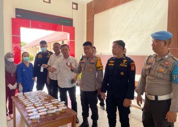 Langkah Proaktif: Anggota Polres Kubar Tes Urine dalam Rangka Pemberantasan Narkotika