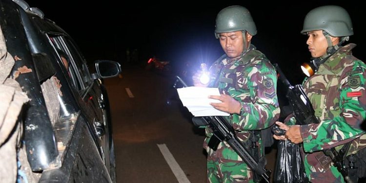 Upaya Penyelundupan Miras Ilegal Dihentikan oleh Satgas Yonarhanud 8/MBC