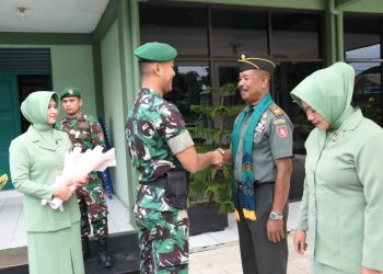 Upacara Wisuda Purna Tugas dan Penerimaan Anggota Baru Dipimpin oleh Dandim 1002/HST
