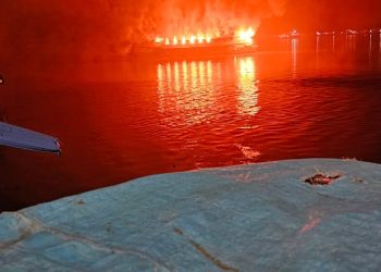 Jago Merah Lahap KM Dayak Lestari di Pelabuhan Samarinda