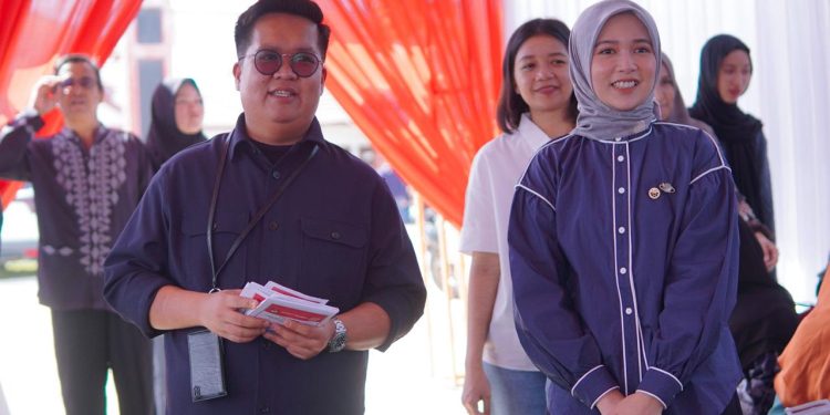 TPS 13 Samboja Rendi Solihin dan Istri Gunakan Hak Pilih