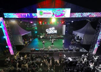 Rendi Solihin Beri Hadiah dan Jaket di Acara Malam Puncak Pesta Laut