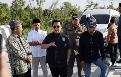 Wakil Bupati Kukar Tinjau Progres Pembangunan Jembatan Bomben Idaman di Tuana Tuha