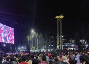 Ribuan Warga Kukar Nobar Timnas U-23 di Videotron Simpang Rumjab Bupati