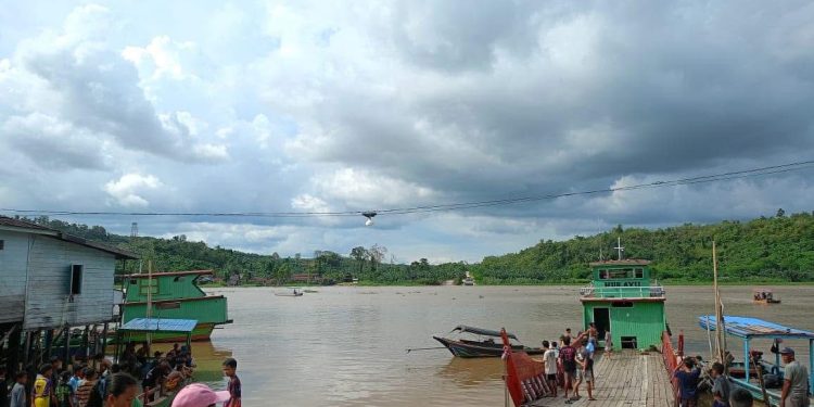 Harapan di Tengah Duka: Pencarian Bocah Tenggelam di Sungai Mahakam Berlanjut