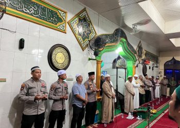 Momentum Isra Miraj, Polsek Muara Jawa dan Warga Bersatu dalam Ibadah