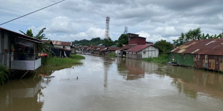 Genangan Masih Tinggi, Warga Samarinda Terpaksa Mengungsi ke Rumah Kerabat