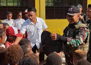 Satgas Yonif 611/Awl Bantu Fasilitas Belajar Siswa di Pedalaman Mimika