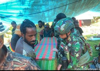 TNI Hadir di Tengah Duka, Satgas Yonif 614/RJP Bantu Prosesi Pemakaman di Kanggime