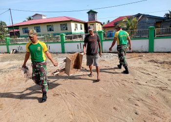Jelang Ramadhan, Satgas Pamtas Yonarmed 11 Kostrad dan Masyarakat di Nunukan Bersinergi Bersihkan Tempat Ibadah