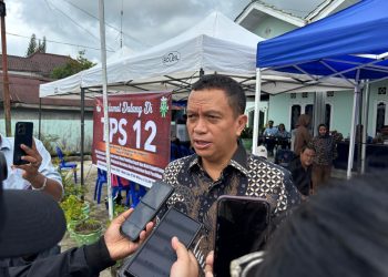 Calon Nomor 03 Tampil Santai dan Optimis Saat Gunakan Hak Pilih
