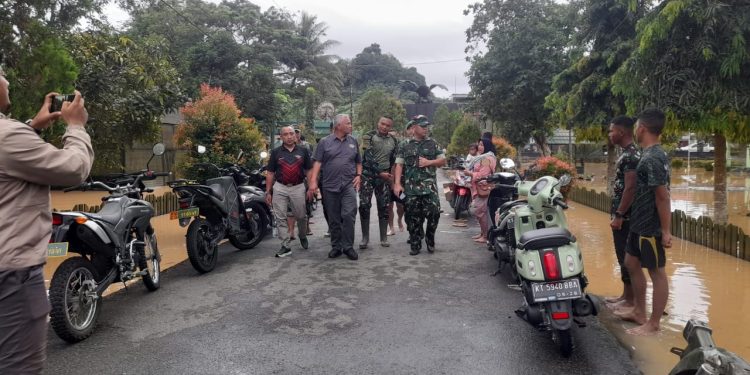 Hujan Deras Picu Banjir, Pangdam VI/Mulawarman Kunjungi Prajurit Terdampak
