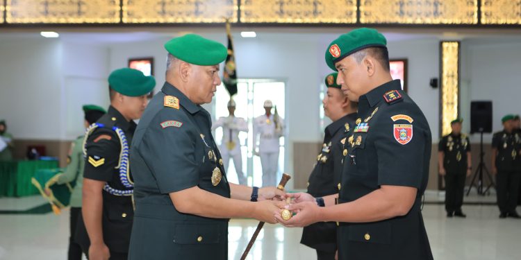 Kodam VI/Mulawarman Jaga Regenerasi dengan Sertijab Penuh Makna