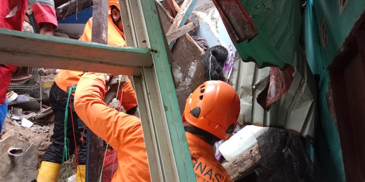 Tim SAR Berjuang Evakuasi Korban Longsor di Tengah Cuaca Ekstrem Samarinda