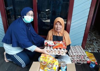 Pemerintah Kecamatan Sebulu Salurkan Bantuan Sosial untuk Warga Kurang Mampu