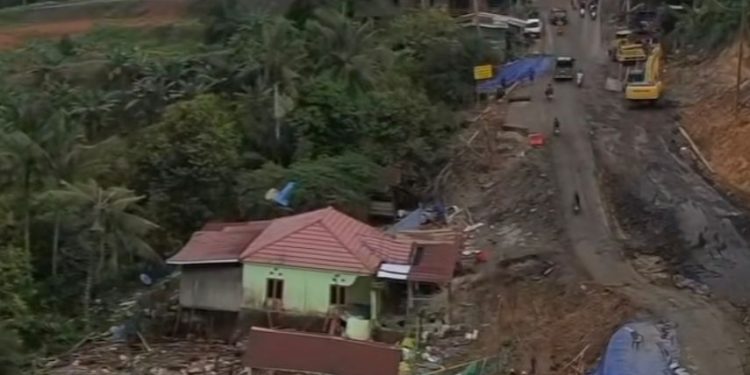 Cegah Longsor di Loa Janan, Camat Hery Rusnadi Dorong Sistem Laporan Cepat Warga