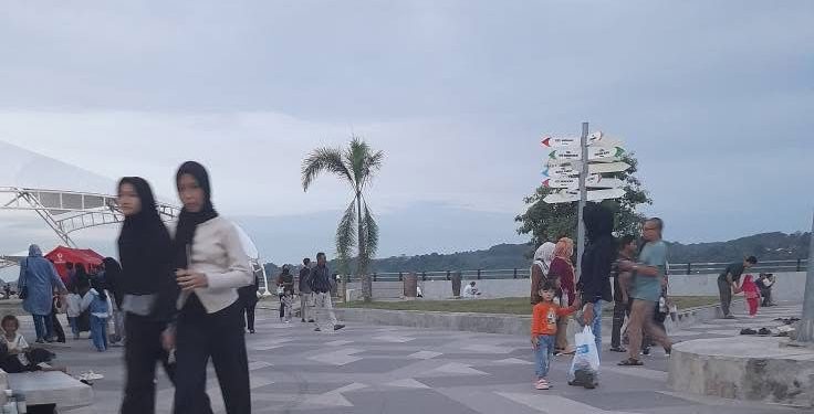 Taman Tanjong Jadi Ikon Baru Tenggarong, Bupati Kukar Minta Pelaku Usaha Jaga Kebersihan