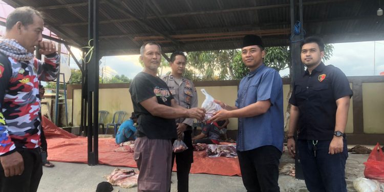 Kolaborasi Polisi dan Warga di Idul Adha: 1 Sapi dan 6 Kambing Dibagikan