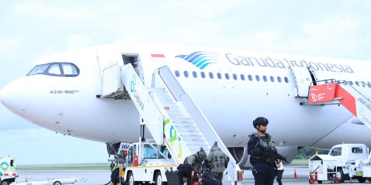 TNI Bersama Instansi Sipil Latih Tanggap Ancaman Bom di Bandara SAMS Sepinggan