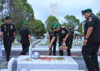 Kodam VI/Mulawarman Gelar Upacara Tabur Bunga untuk Mengenang Pahlawan Bangsa