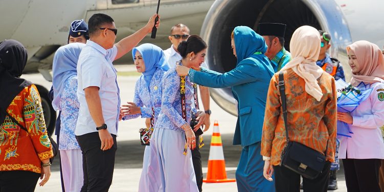 Kunker Ibu Wapres dan Ibu Seruni KMP Disambut Kodam VI/Mulawarman