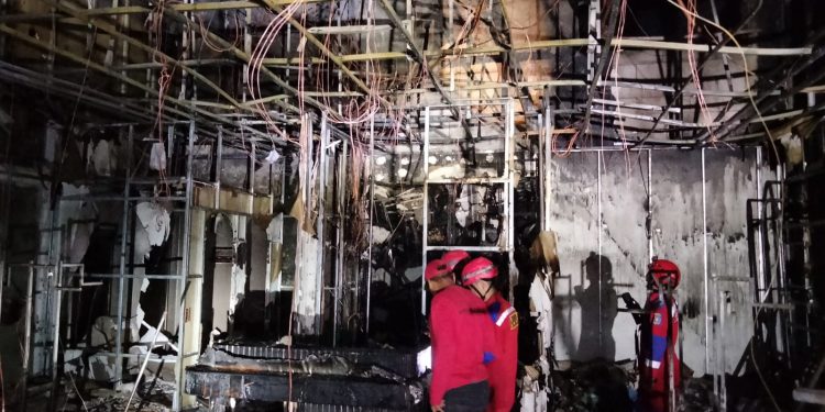 Petugas Gabungan Tangani Cepat Kebakaran Big Mall Samarinda