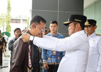 Gubernur Kaltim Sambut Kedatangan Kepala Kejati yang Baru di Bandara SAMS
