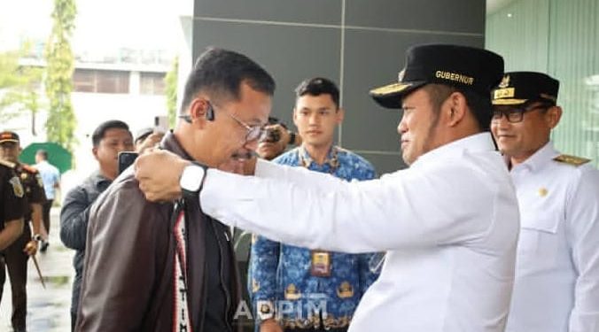 Gubernur Kaltim Sambut Kedatangan Kepala Kejati yang Baru di Bandara SAMS