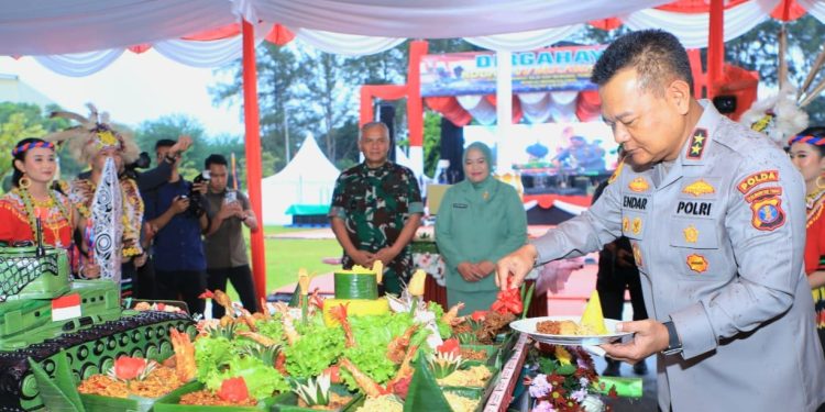 Di Tengah Hujan, Kodam VI/Mulawarman Tunjukkan Jiwa Korsa dalam HUT ke-67