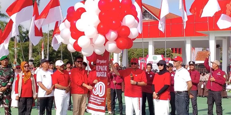 Ribuan Bendera Merah Putih Dibagikan, Kukar Sambut Bulan Kemerdekaan