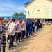 Polres Kutim Hijaukan Pantai Kenyamukan Lewat Penanaman Mangrove Sambut HUT ke-80 RI