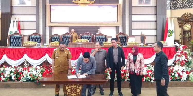 APBD 2024 Disetujui, Bupati Kukar Soroti Ketergantungan pada Dana Bagi Hasil