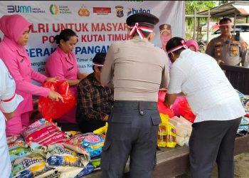 Polsek Muara Bengkal Gelar GPM, Paket Sembako Murah Diserbu Warga