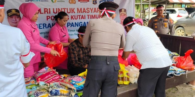 Polsek Muara Bengkal Gelar GPM, Paket Sembako Murah Diserbu Warga