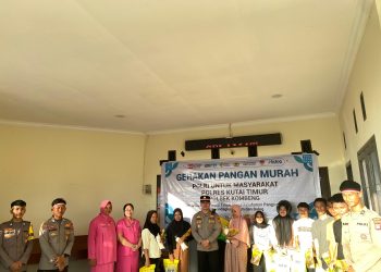 Polsek Kongbeng Salurkan 100 Paket Sembako Murah, Kapolres: Wujud Dukungan Ketahanan Pangan