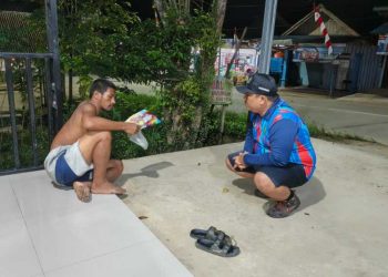 Damkarmatan Kukar Evakuasi ODGJ Tersesat di Tenggarong Seberang