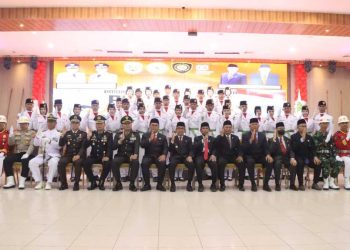 Bupati Ardiansyah Kukuhkan Paskibraka Kutim 2025, Siap Kibarkan Merah Putih pada 17 Agustus