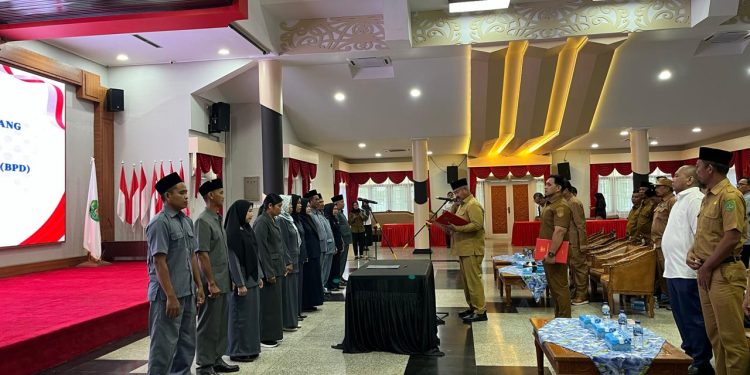 Bupati Kukar Lantik Pj Kades Long Beleh Modang dan BPD PAW dari 10 Desa