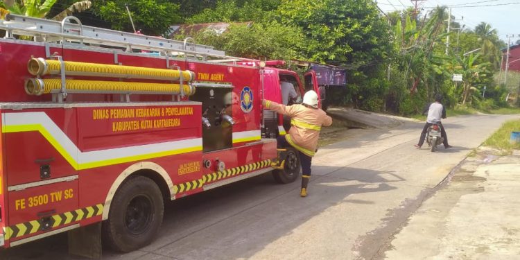 Insiden Kebakaran Motor di Kukar, Tim Damkar Sektor Kota Bangun Bergerak Cepat