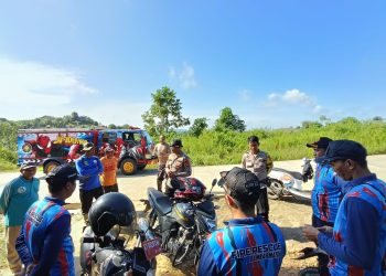 Sinergi Polsek Tenggarong dan Damkar Kukar Selamatkan Lahan Jagung dari Kekeringan