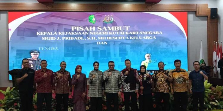 Kajari Baru Tenggarong Resmi Dilantik, Tegaskan Komitmen Perkuat Internal Kejaksaan