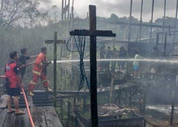 Kebakaran Hebat Hanguskan Dua Rumah di Desa Segihan, Empat KK Kehilangan Tempat Tinggal