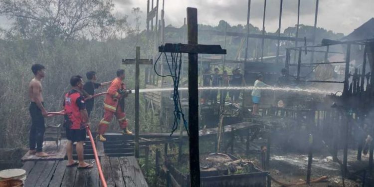 Kebakaran Hebat Hanguskan Dua Rumah di Desa Segihan, Empat KK Kehilangan Tempat Tinggal