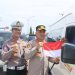 Polres Kutai Timur Bagikan Ribuan Bendera Merah Putih di Jalan Pendidikan dalam Rangka Menyambut HUT ke-80 Kemerdekaan RI