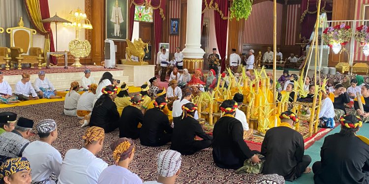 Beluluh Sultan Tandai Pembukaan Erau Adat 2025 di Kedaton Kutai Kartanegara