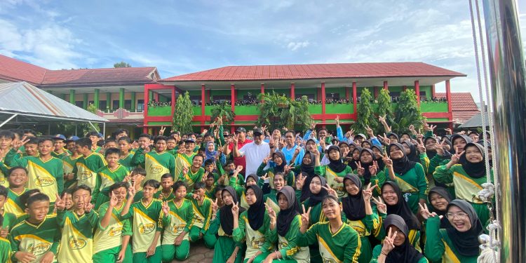 Bupati Kukar Senam Bersama Siswa SMPN 2 Tenggarong, Tekankan Pentingnya Pendidikan dan Lingkungan