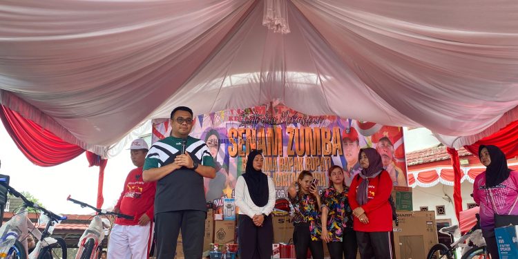 Bupati Kukar Serahkan Ambulans untuk Relawan Balakar Kelurahan Baru di Momen HUT RI ke-80