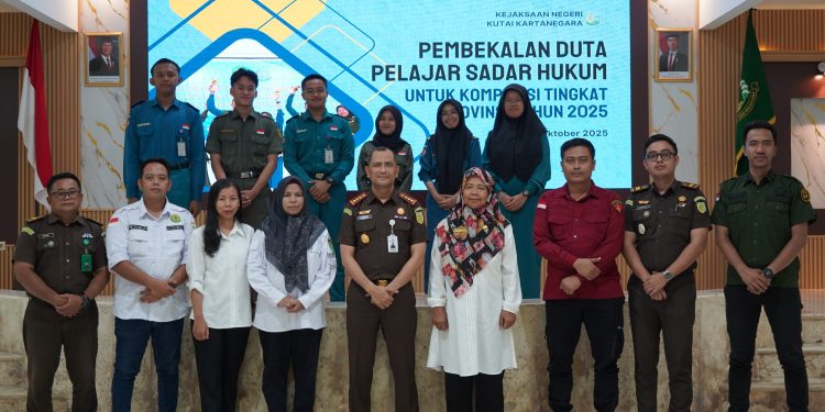 Kajari Kukar Berikan Pembekalan Duta Pelajar Sadar Hukum 2025 Hadapi Tingkat Provinsi